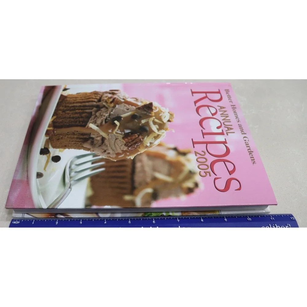 Better Homes and Gardens Annual Recipes 2005 Hardcover Cookbook Pink Cupcake